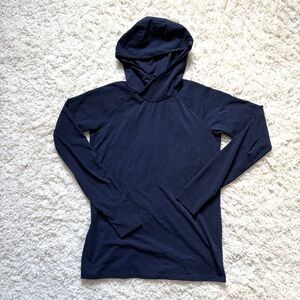 MEC Mountain Equipment Women’s Merino blend base layer top. Sz Sml. Deep Navy!